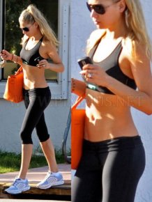 Hot Chicks in Tight Yoga Pants