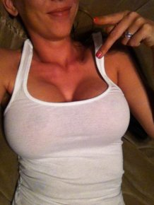 Chicks without bras
