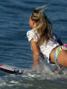 Laura Enever - This Australian surfer babe