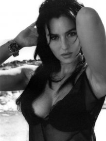 Beautiful Black and White Photos of Monica Bellucci
