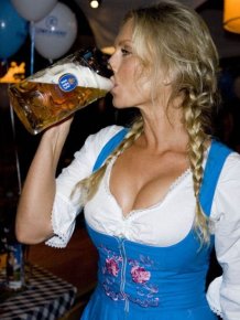 Cleavages of Oktoberfest Girls