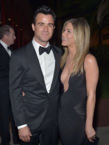 Jennifer Aniston Cleavage