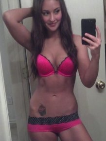 Kylie Morgan – hot self shots