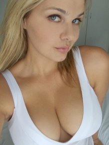 Babes with big cleavages