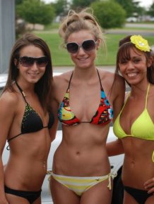 Amateur Bikini Car Wash