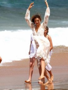 Miranda Kerr Doing Cartwheel