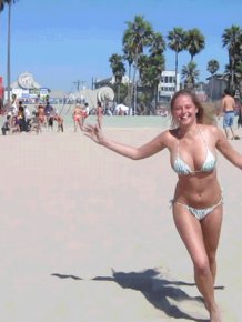 Bikini Girls in Animated GIFs