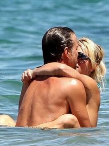 Kissing Celebrities 