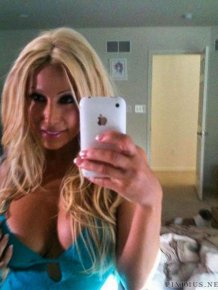 Hot Chicks with iPhones