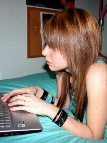 Girls With Notebooks 