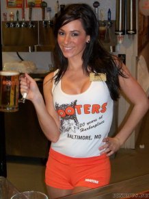 Hot Hooters Girl - Victoria Brown