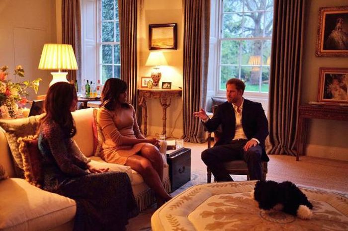 Prince George meets President Obama, first lady (in his 