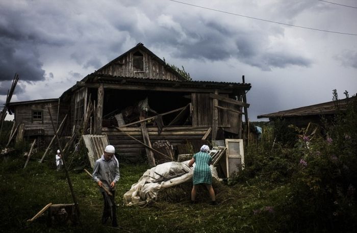 Eerie Photos Capture The Lives Of People Living In Russia 