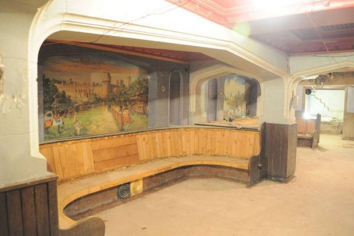 Amazing Hidden Pub Discovered Underneath A Shopping Center