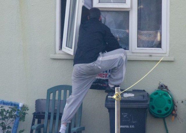 Burglar is Caught Red-Handed by a Vigilant Photographer 
