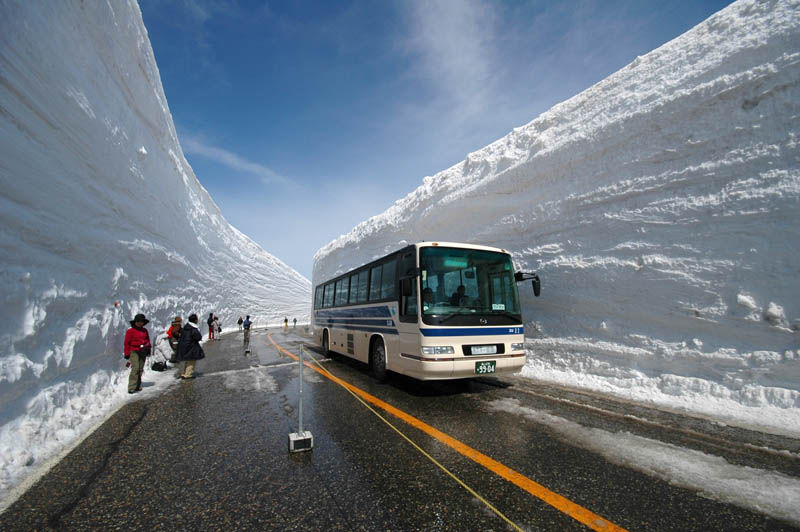 Japan’s 65-Foot Towering Snow Walls 