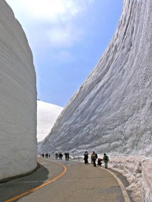 Japan’s 65-Foot Towering Snow Walls 
