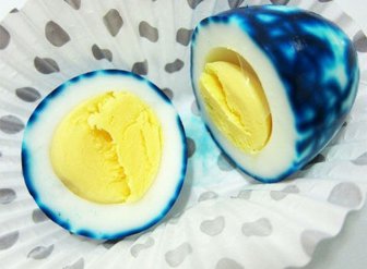 Giving a Marbling Effect to Your Easter Eggs 