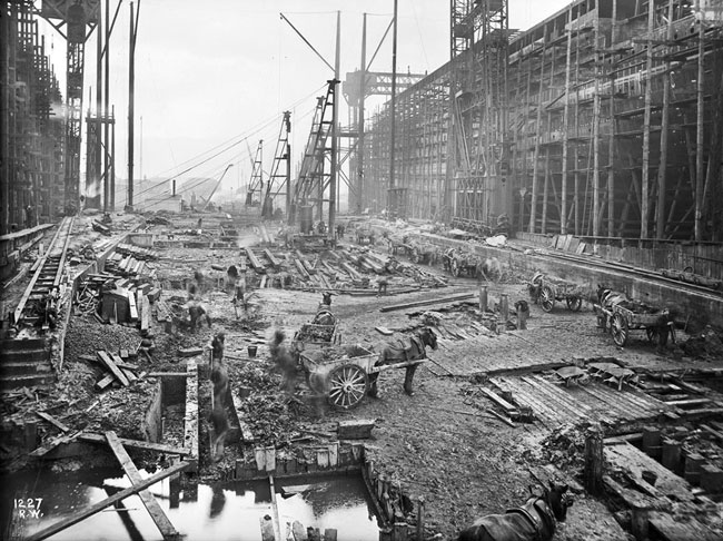Pictures from the construction of the Titanic