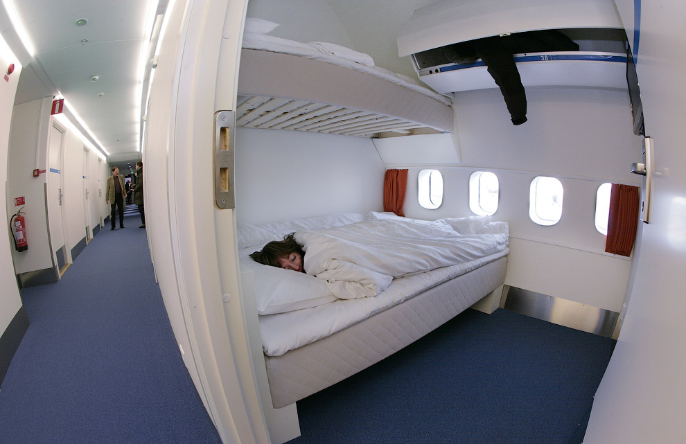 Jumbo Hostel - hotel in airplane