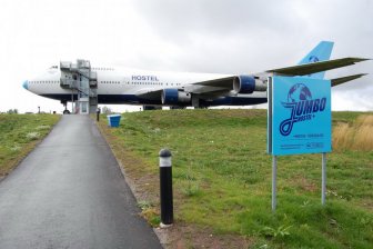 Jumbo Hostel - hotel in airplane