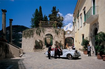 Hotel Caruso in the castle of the XI century in Italy