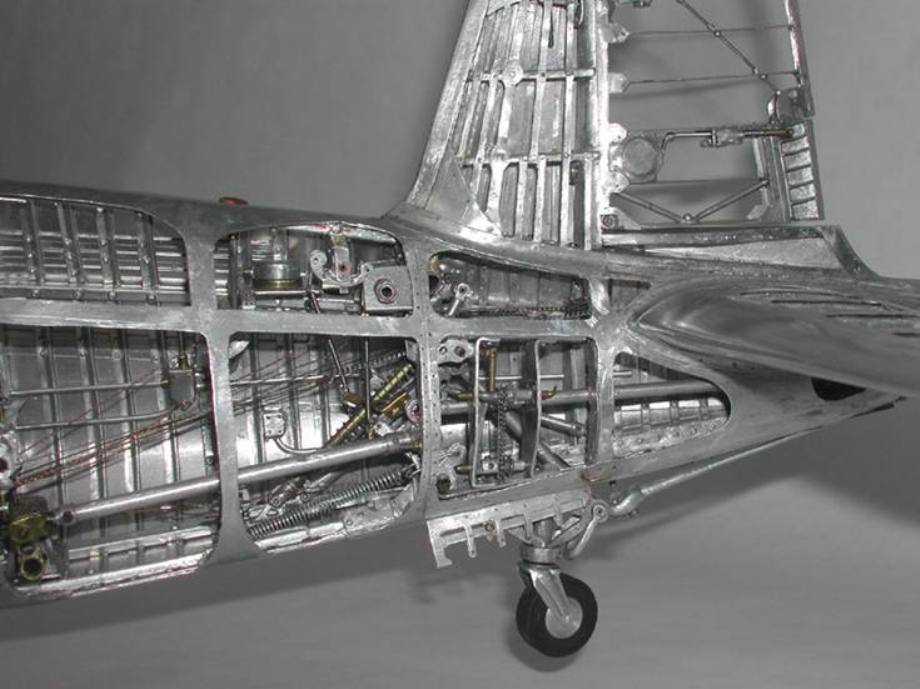 Алюминий в авиации в составе легких сплавов. Авиамодель из алюминия. Модели самолетов из алюминия. Алюминий в авиастроении. Каркас самолета.
