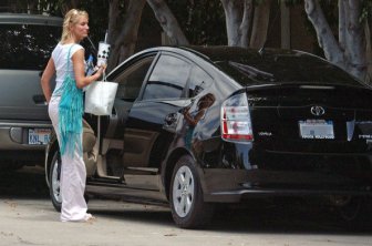 Toyota Prius Is an Ultimate Celebrity Car 