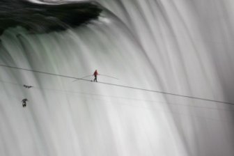 Nik Wallenda Walking Over Niagara Falls