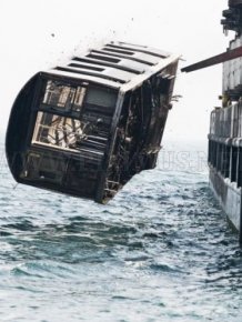 Old NYC Subway Cars Being Dumped into the Atlantic 