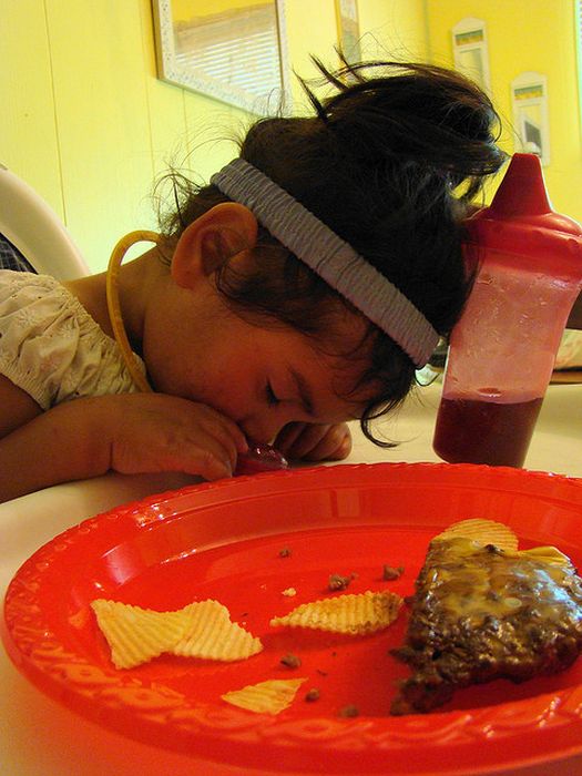 kids-falling-asleep-while-eating-fun