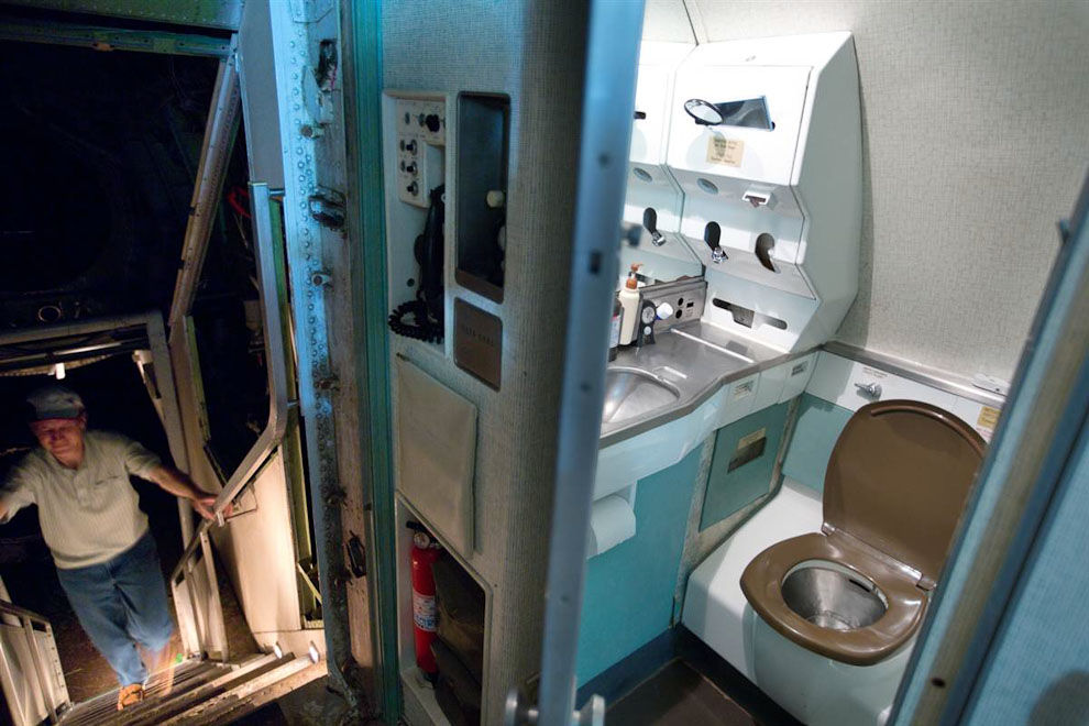 From the Air to the Ground: An Airplane House 