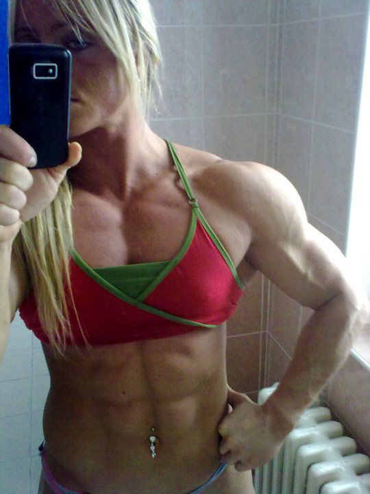 Meet Katka Kuptova - muscular fitness coach from Czech Republic.