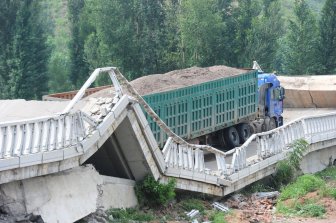 Overloaded Truck Causes Bridge Collapse in China 