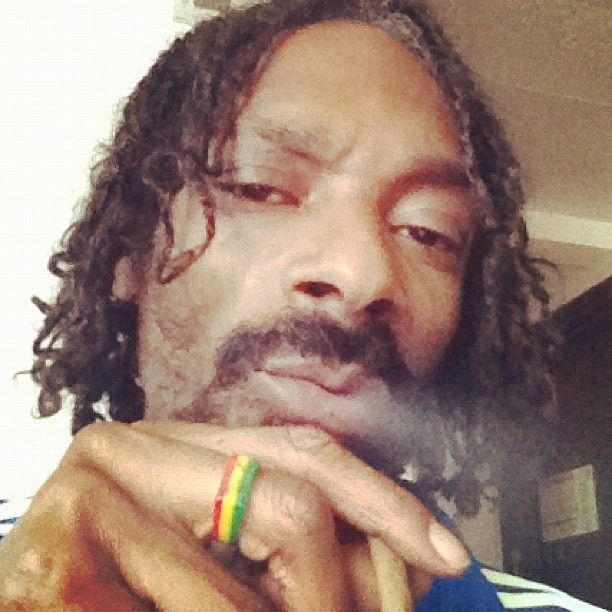 Snoop Dogg with Joint | Celebrities
