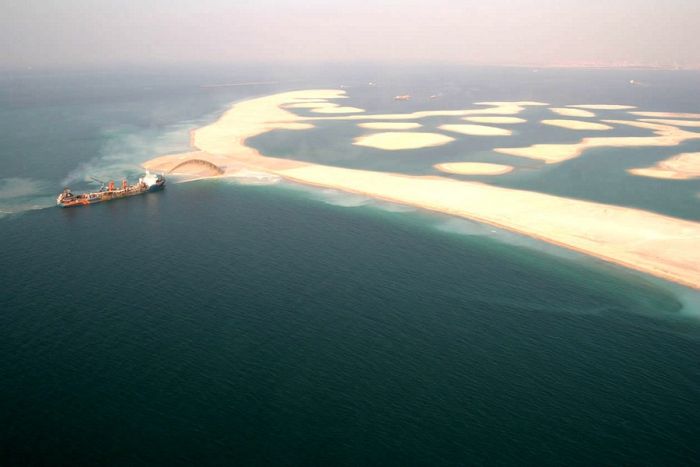 How are made ​​artificial islands in Dubai