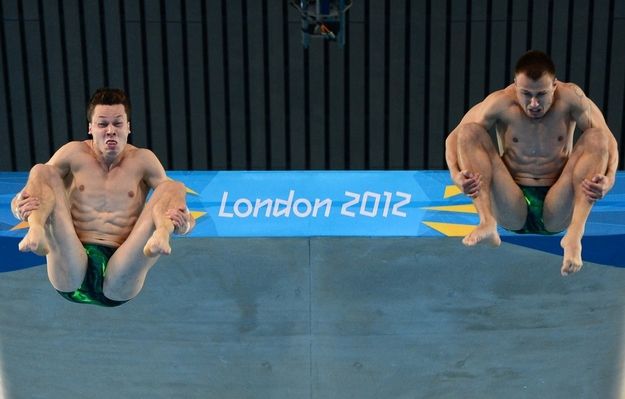 Awkward Face Challenge: Figure Skating vs. Diving 