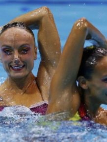 Hilarious Faces of Synchronized Swimming
