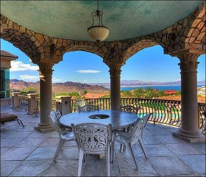 Amazing Mansion in Nevada