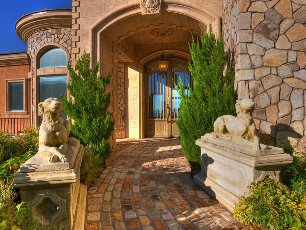 Astonishing Mansion in Nevada 