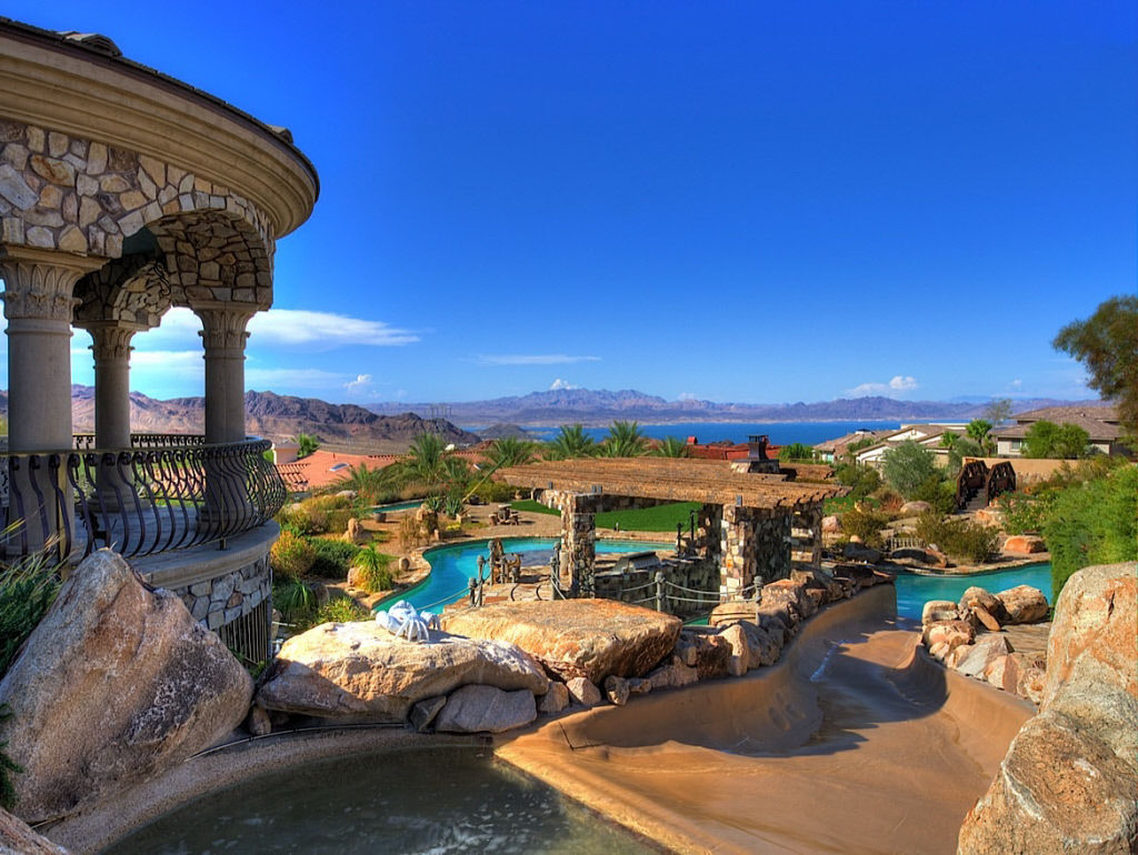 Astonishing Mansion in Nevada 