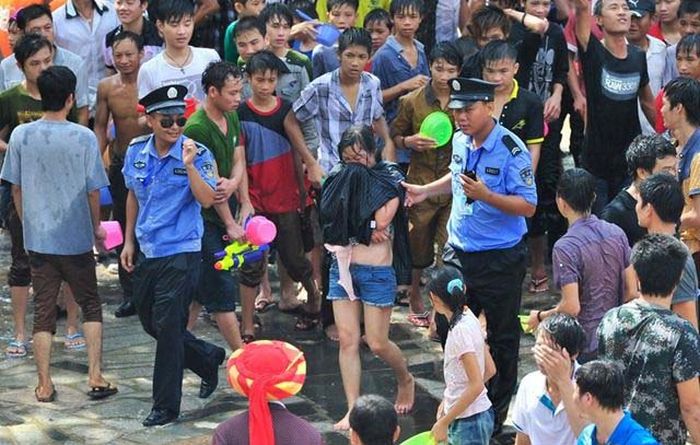 Water Splashing Festival in China Turns into Chaos