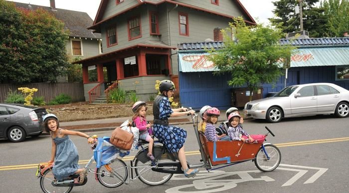 How to Take Six Kids to School with a Bike