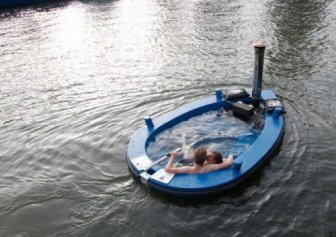 HotTug jacuzzi boat