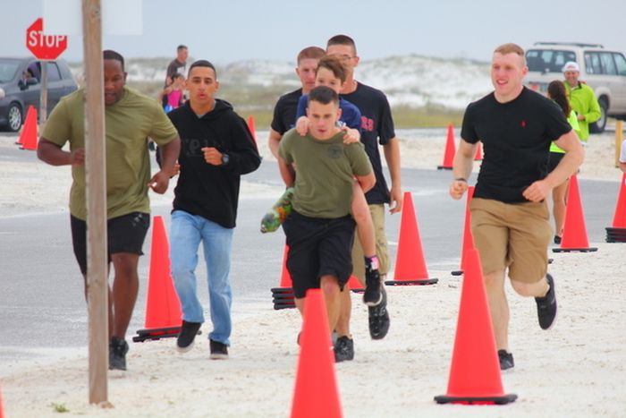 Marines Help Boy With Prosthetic Leg Finish Race