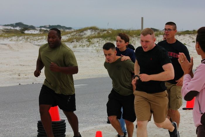 Marines Help Boy With Prosthetic Leg Finish Race
