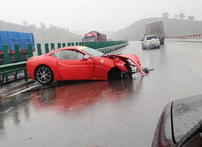 Multiple Ferrari Crash