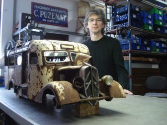 Amazing Vintage Models Made from Trash