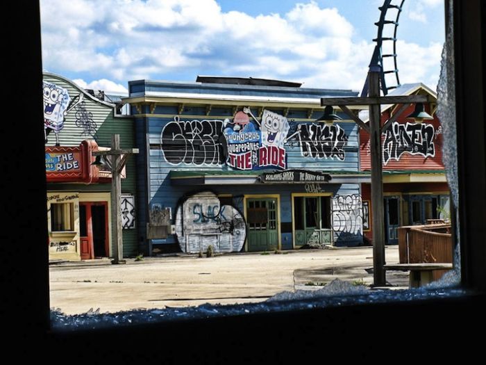 Abandoned Six Flags in New Orleans