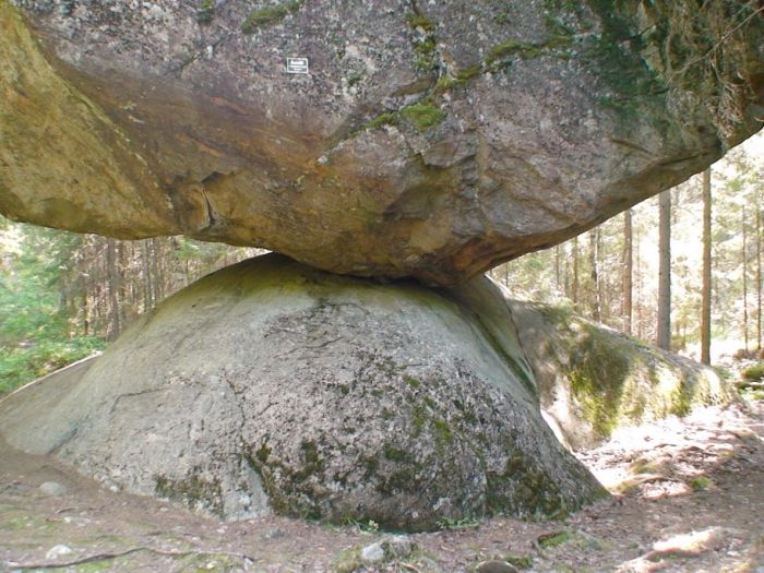 Kummakivi Stone